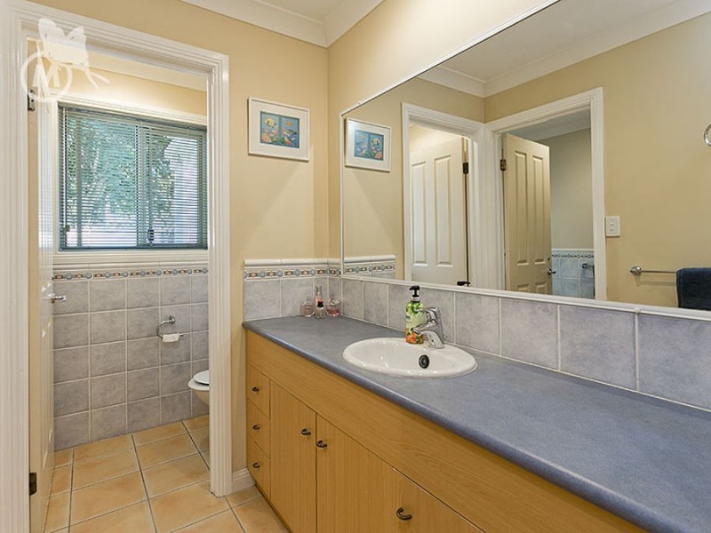 1 Evergreen Close, Kenmore QLD 4069