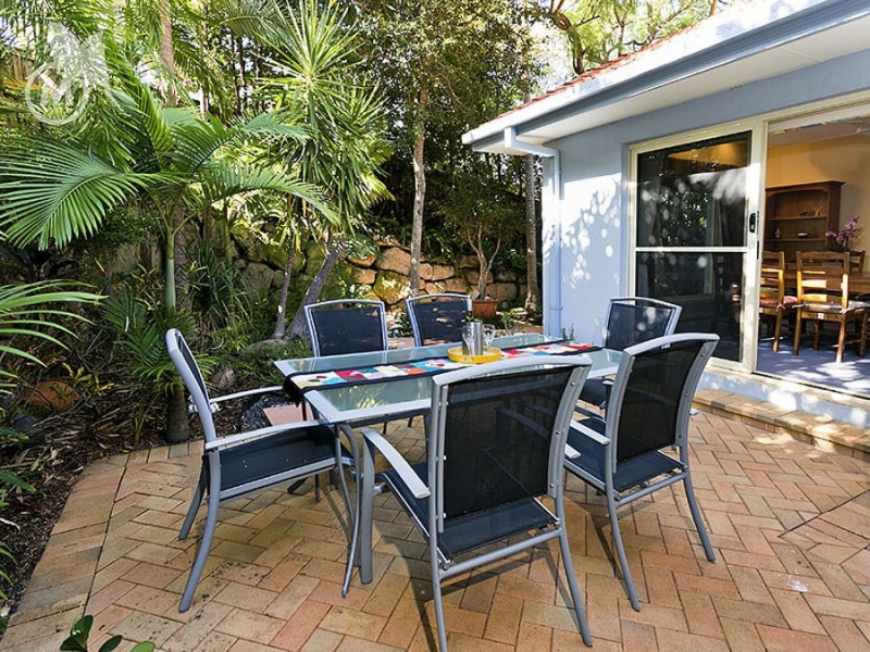 1 Evergreen Close, Kenmore QLD 4069