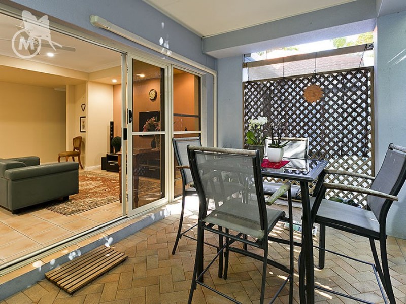 1 Evergreen Close, Kenmore QLD 4069