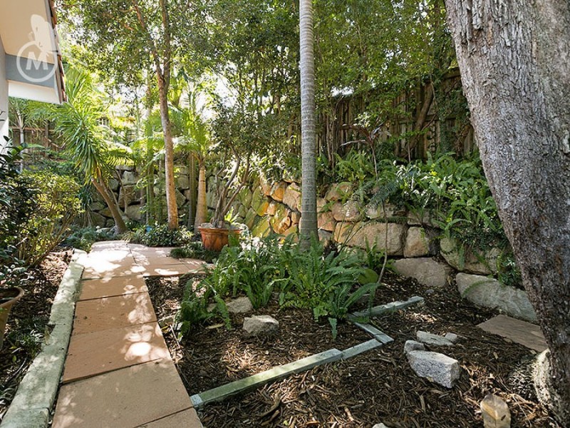 1 Evergreen Close, Kenmore QLD 4069