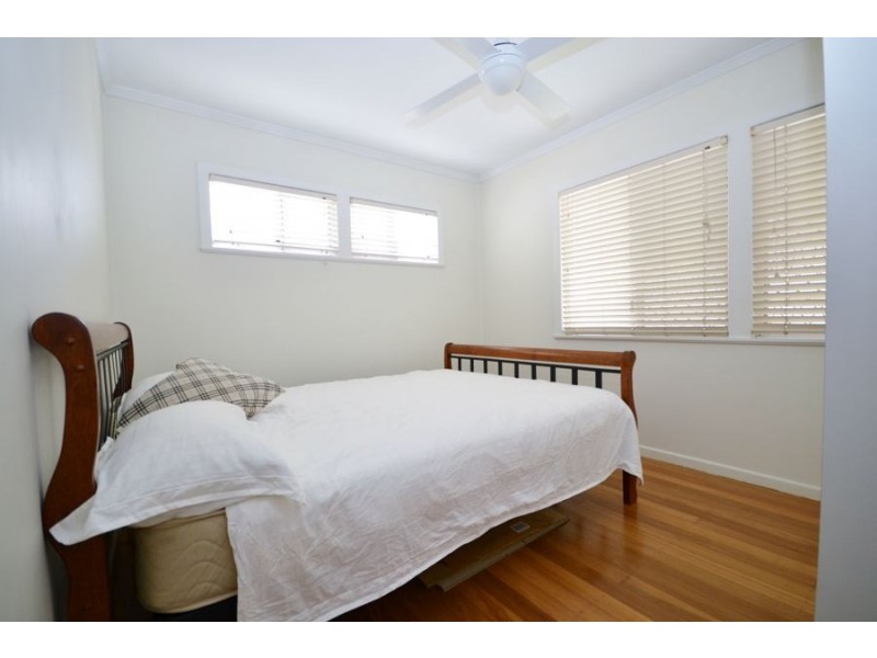 33 Landscape Street, Stafford Heights QLD 4053