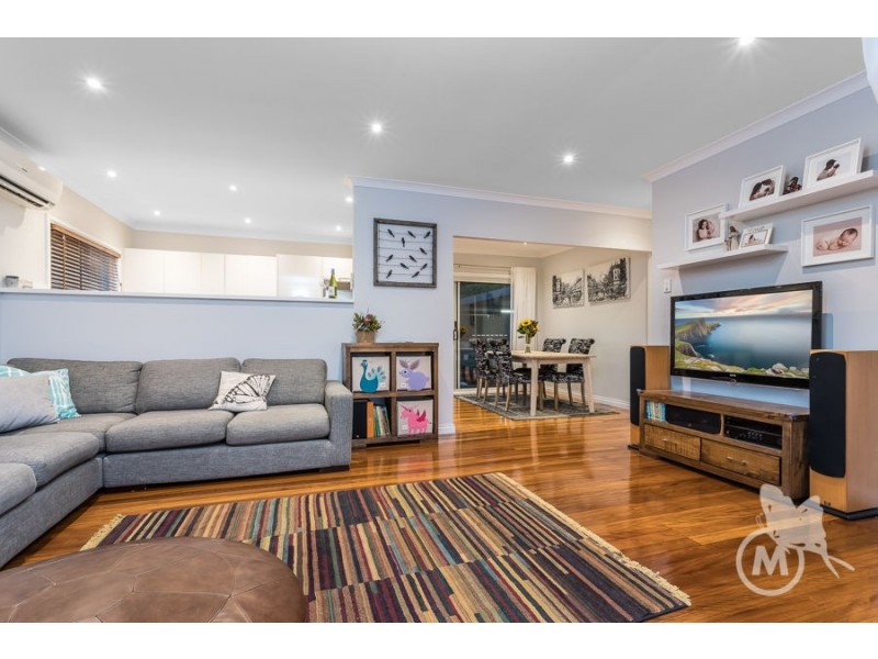 72 Minto Cres, Arana Hills QLD 4054