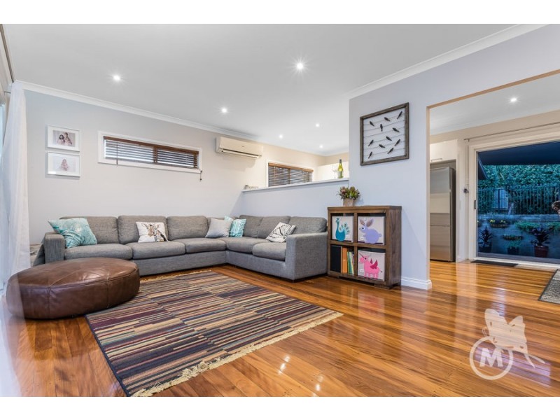 72 Minto Cres, Arana Hills QLD 4054