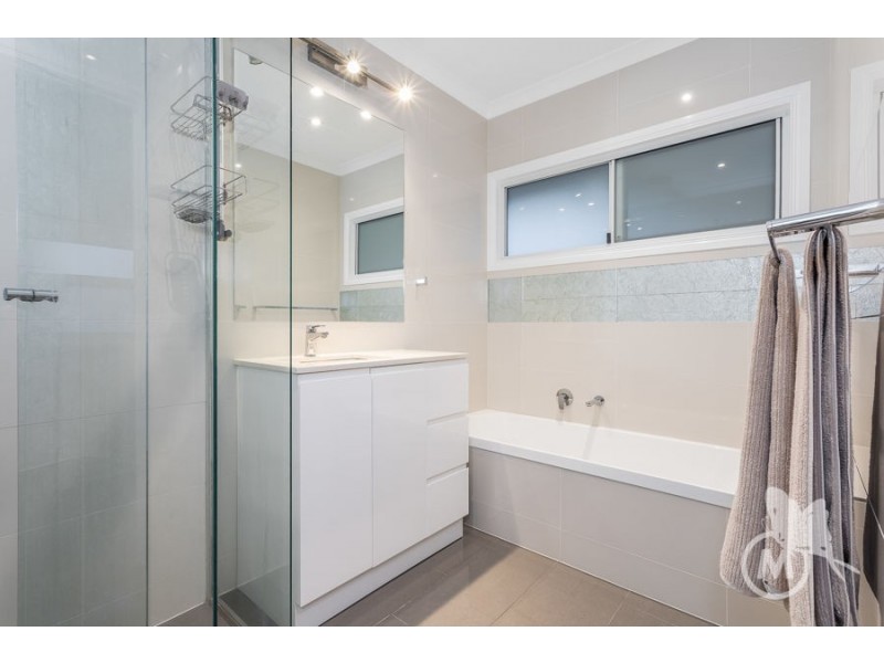 72 Minto Cres, Arana Hills QLD 4054