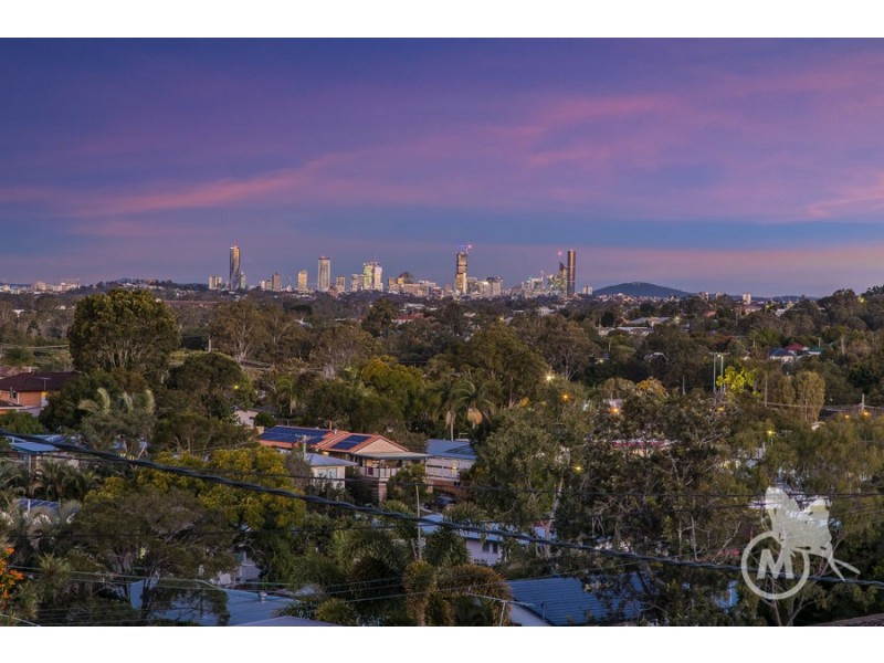 72 Minto Cres, Arana Hills QLD 4054