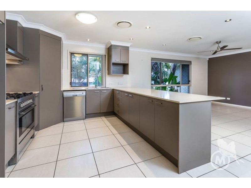 9 Hillside Circuit, Chermside West QLD 4032
