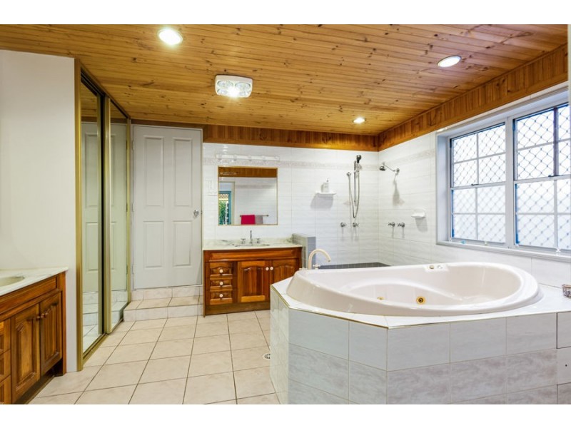 7 Hunter Road, Greenbank QLD 4124