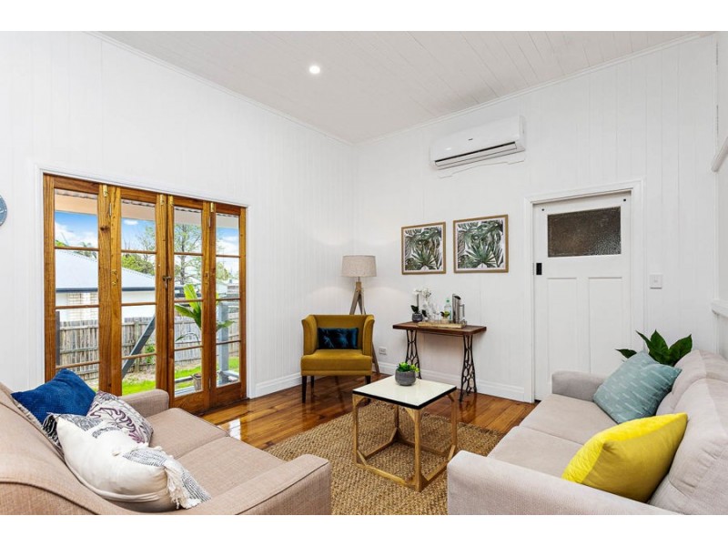 5a Thompson Street, Silkstone QLD 4304