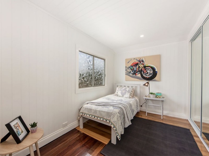 5a Thompson Street, Silkstone QLD 4304