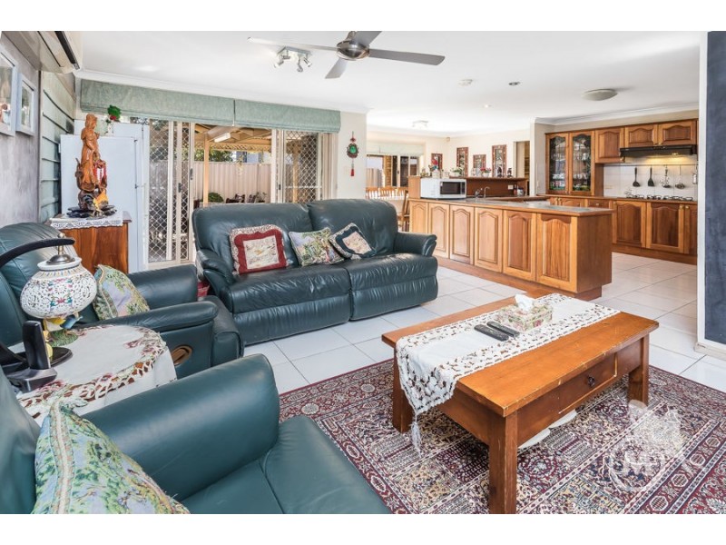 24 Gielgud Crescent, Mcdowall QLD 4053