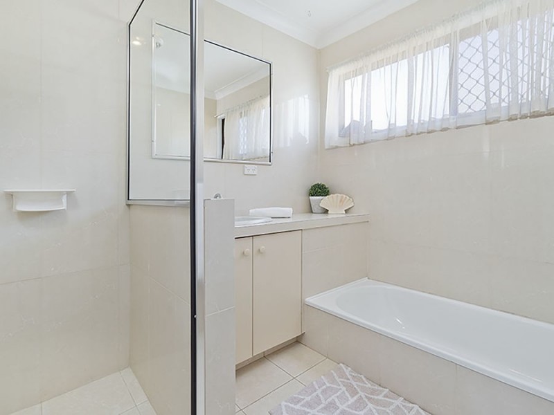 8 Remick St, Stafford Heights QLD 4053