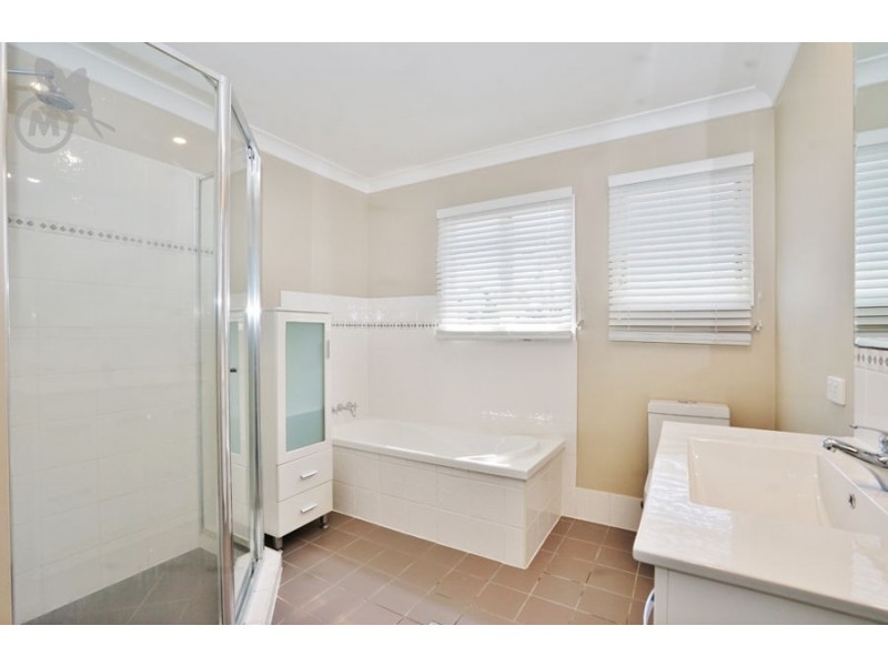 10 Dooloo Crescent, Ferny Hills QLD 4055