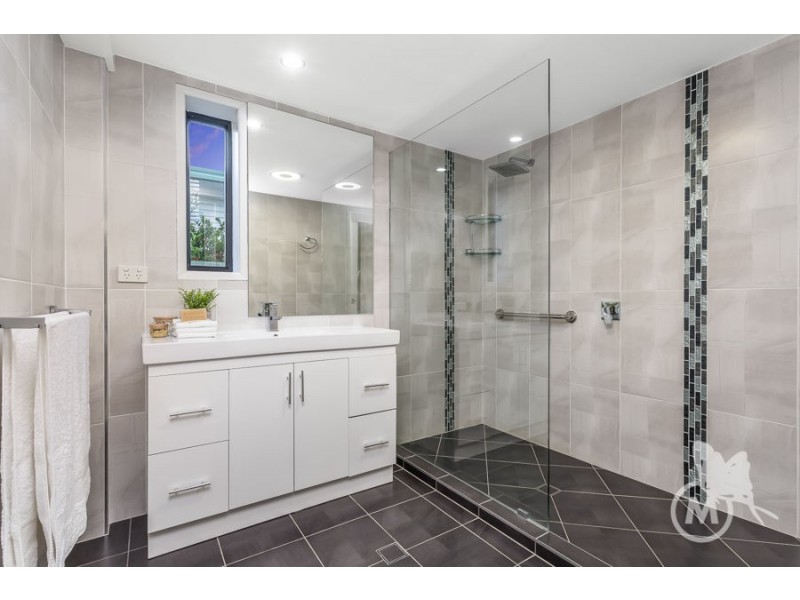 21 Chaplin Street, Stafford Heights QLD 4053