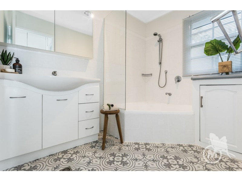 15 Heston St, Stafford Heights QLD 4053