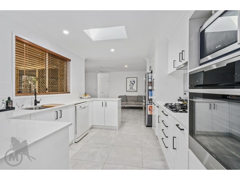 20 Mareeba Court, Arana Hills QLD 4054