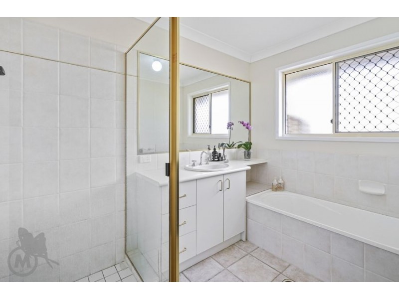 20 Mareeba Court, Arana Hills QLD 4054