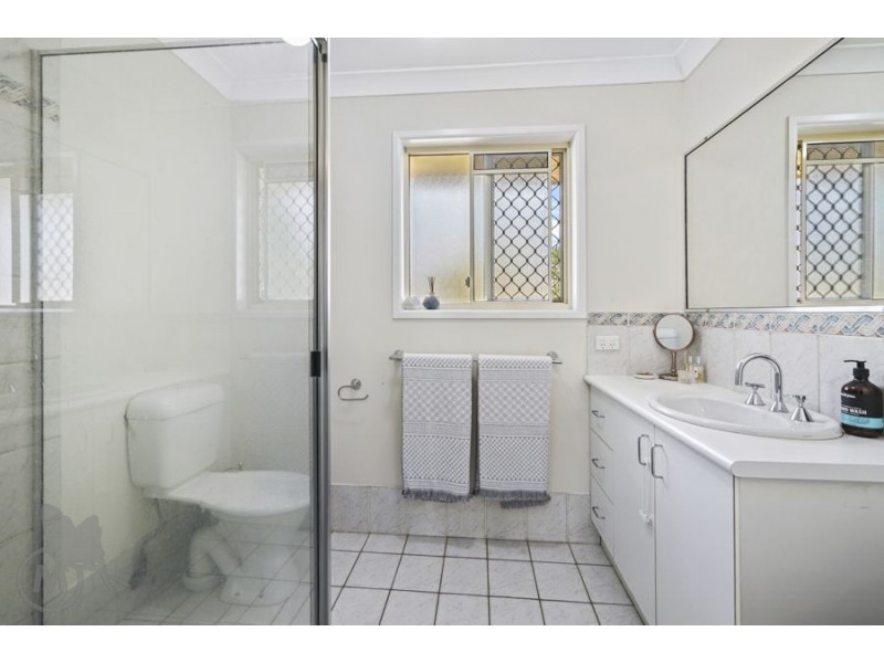 20 Mareeba Court, Arana Hills QLD 4054