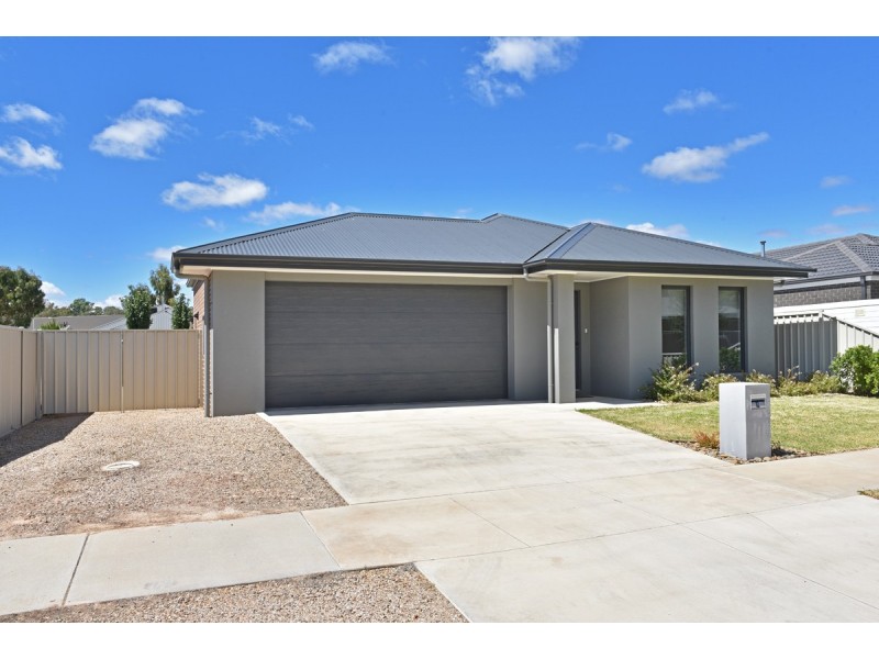 3 Cobb Court, Kangaroo Flat VIC 3555