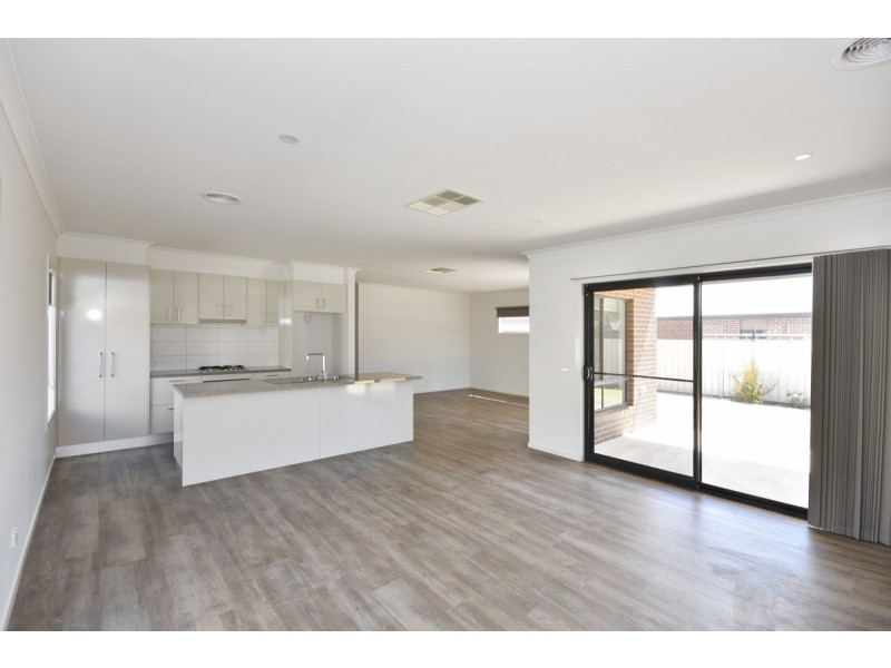 3 Cobb Court, Kangaroo Flat VIC 3555