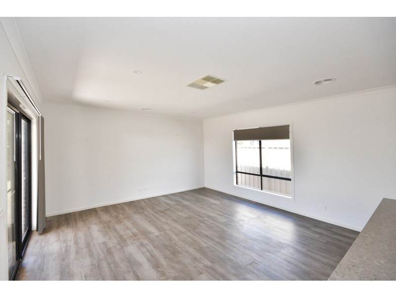 3 Cobb Court, Kangaroo Flat VIC 3555