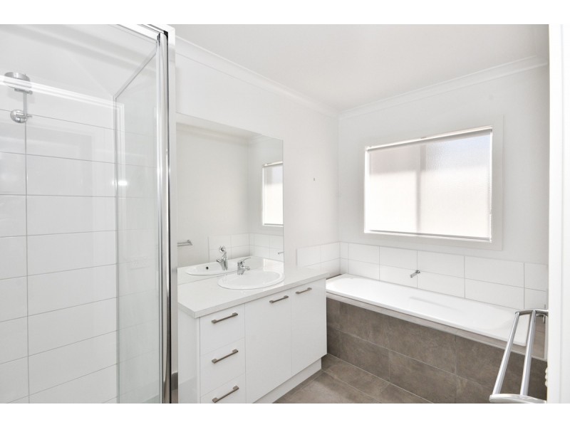 3 Cobb Court, Kangaroo Flat VIC 3555