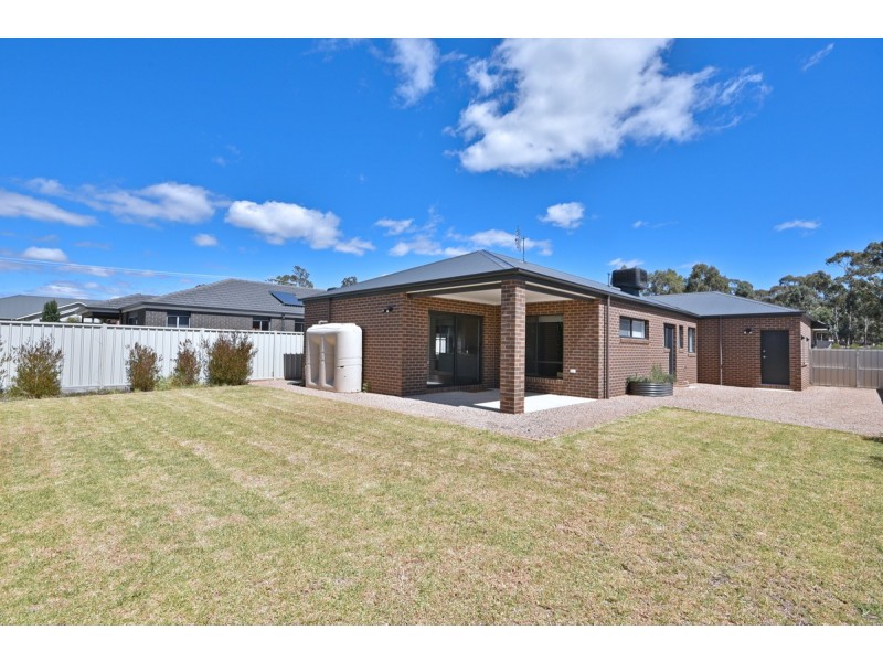 3 Cobb Court, Kangaroo Flat VIC 3555