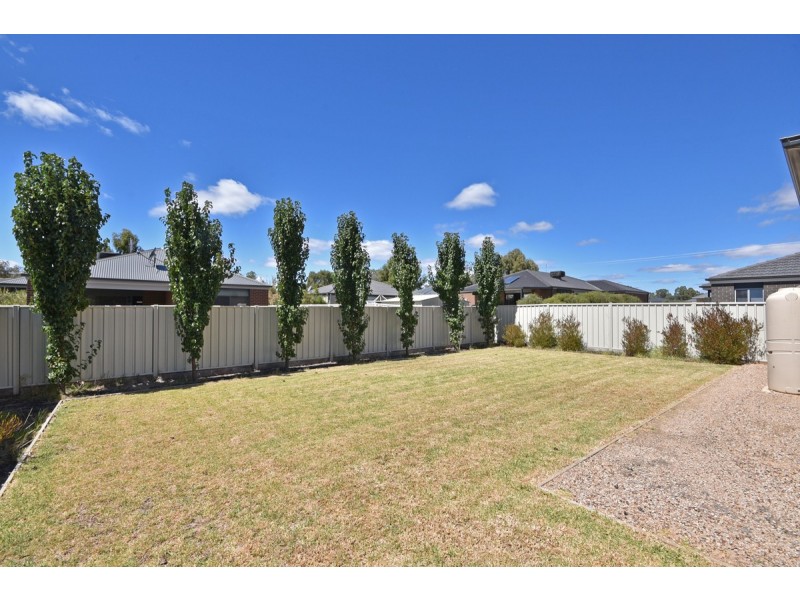 3 Cobb Court, Kangaroo Flat VIC 3555