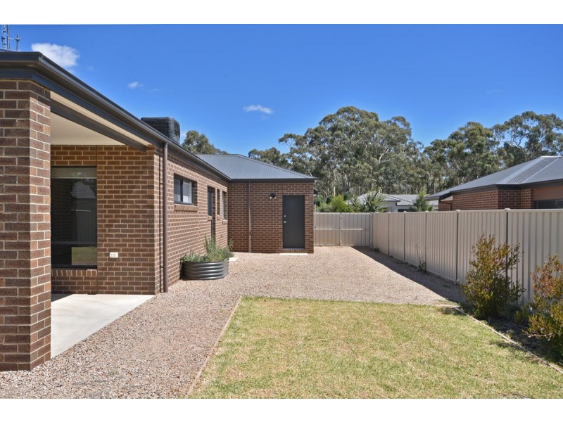 3 Cobb Court, Kangaroo Flat VIC 3555