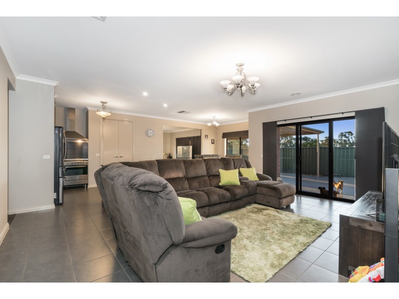 6 Montana Place, Kangaroo Flat VIC 3555