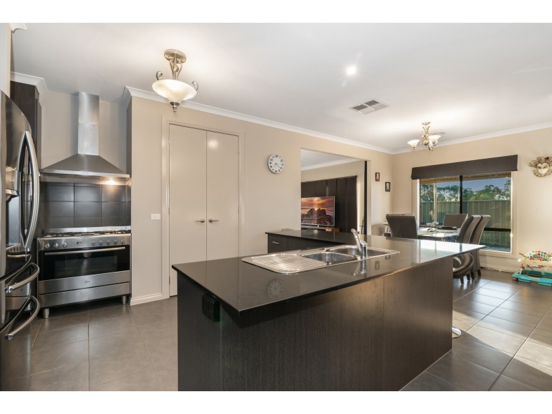 6 Montana Place, Kangaroo Flat VIC 3555