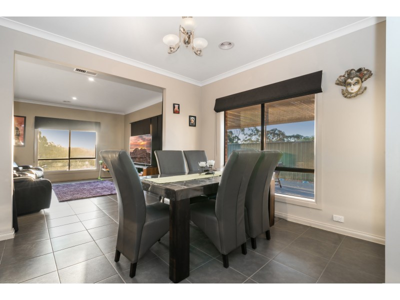 6 Montana Place, Kangaroo Flat VIC 3555