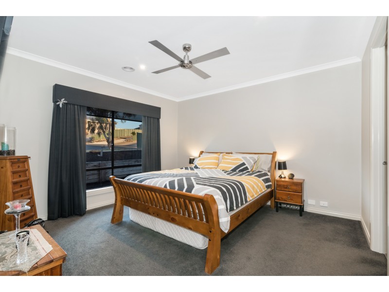 6 Montana Place, Kangaroo Flat VIC 3555