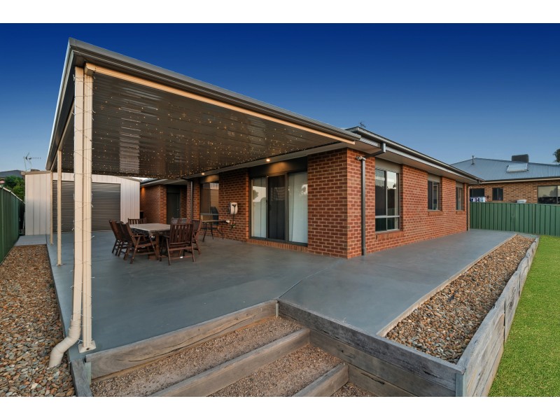 6 Montana Place, Kangaroo Flat VIC 3555