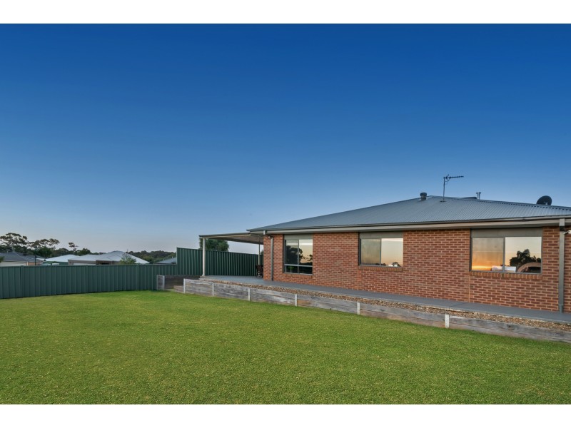 6 Montana Place, Kangaroo Flat VIC 3555
