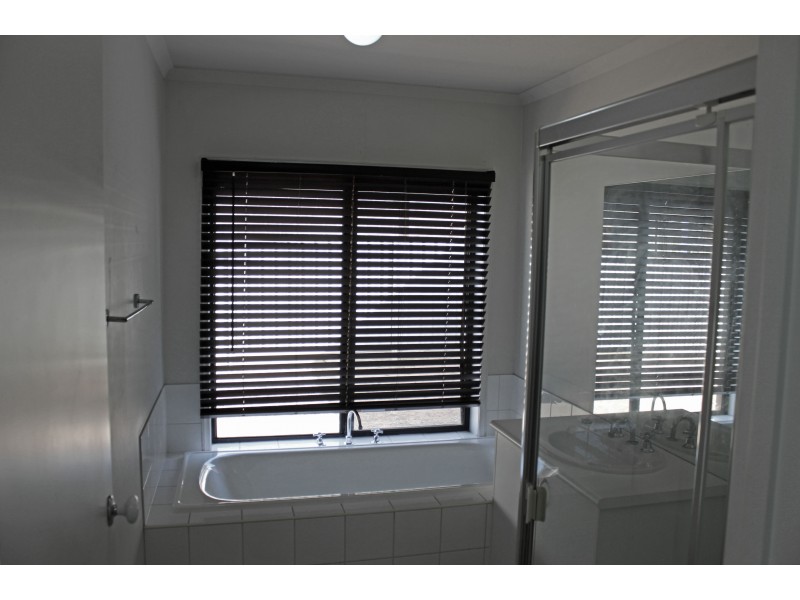 3 Gordonia Place, Epsom VIC 3551