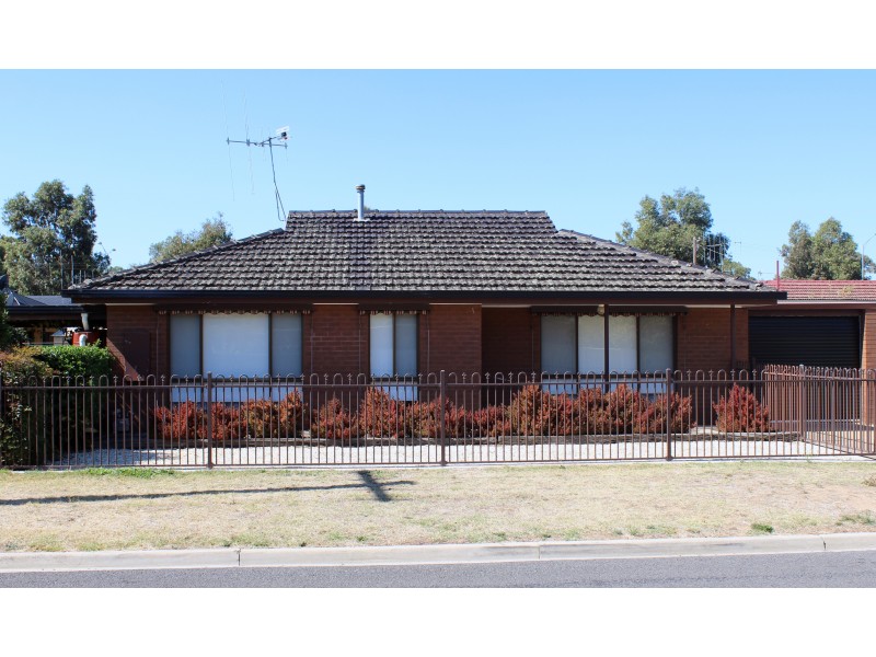 2/11 View Street, Kangaroo Flat VIC 3555