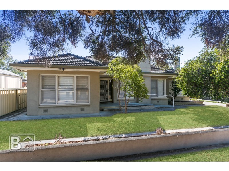 17 Mitchell Street, Kangaroo Flat VIC 3555