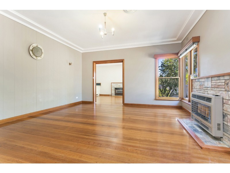 17 Mitchell Street, Kangaroo Flat VIC 3555