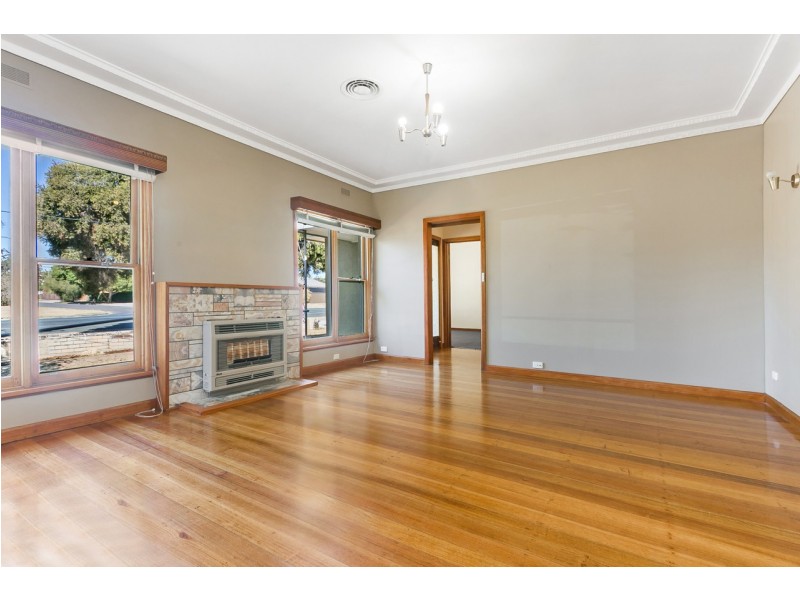 17 Mitchell Street, Kangaroo Flat VIC 3555