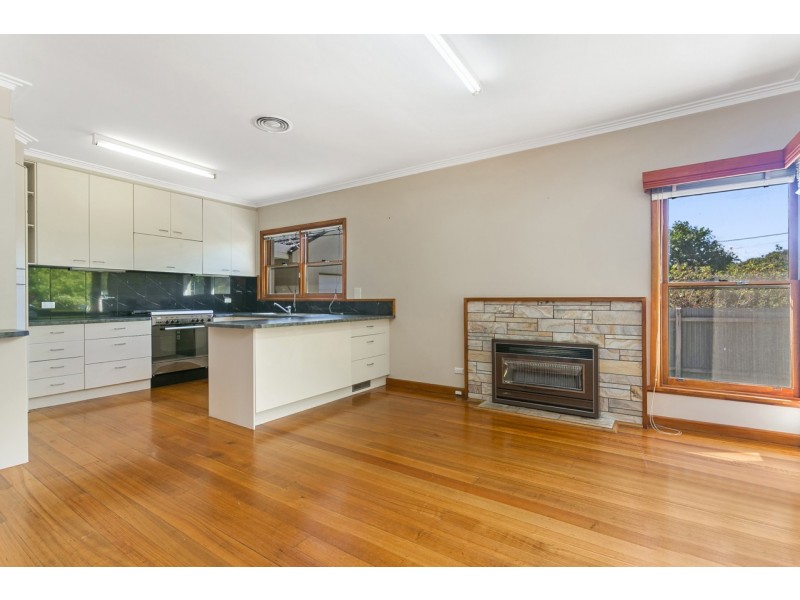 17 Mitchell Street, Kangaroo Flat VIC 3555