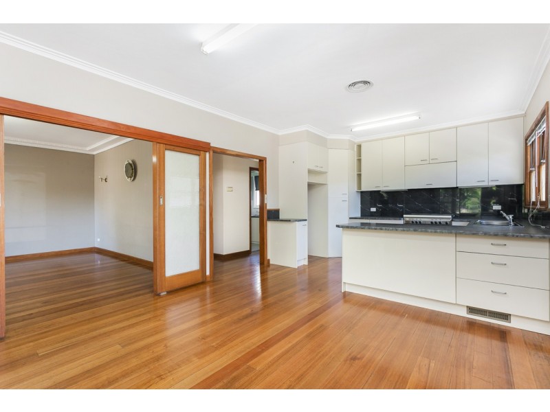 17 Mitchell Street, Kangaroo Flat VIC 3555