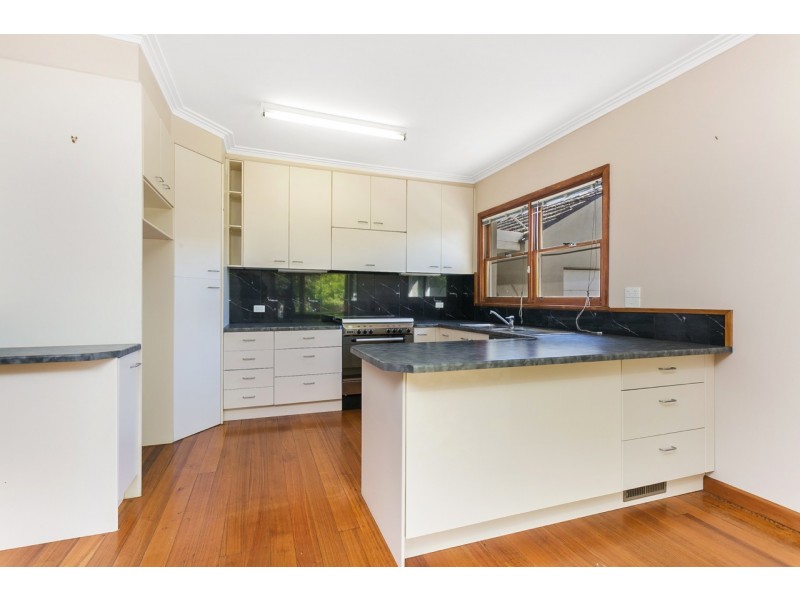 17 Mitchell Street, Kangaroo Flat VIC 3555