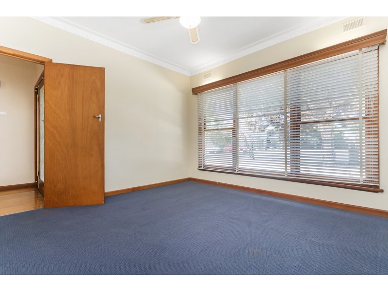 17 Mitchell Street, Kangaroo Flat VIC 3555