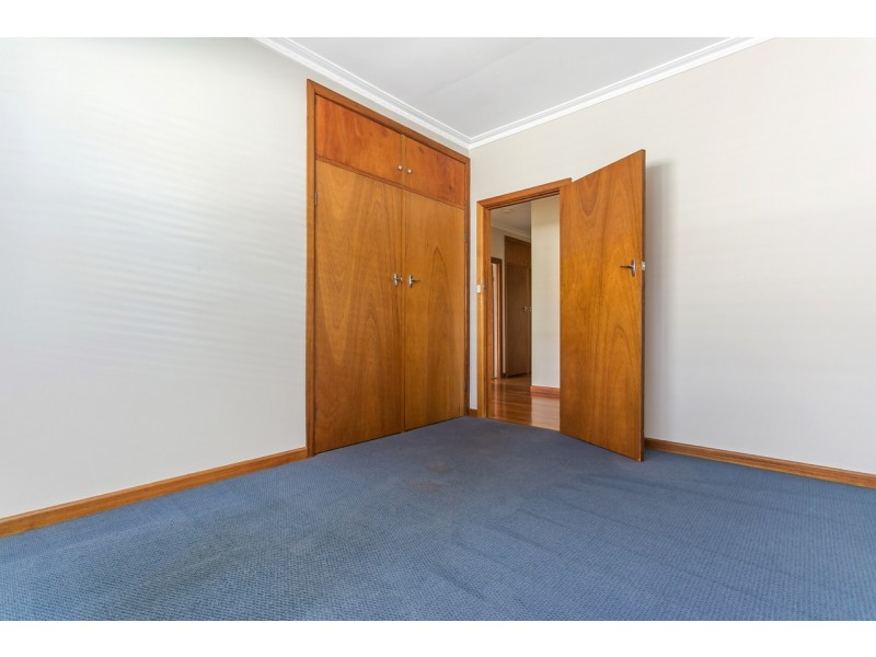 17 Mitchell Street, Kangaroo Flat VIC 3555