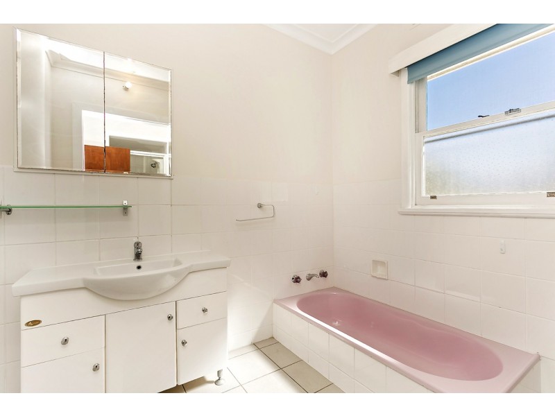 17 Mitchell Street, Kangaroo Flat VIC 3555