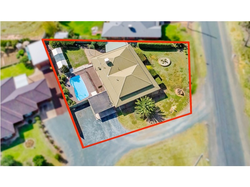 2 Railway Road, Rochester VIC 3561