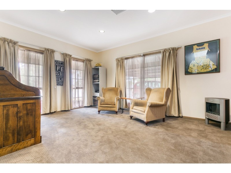 2 Railway Road, Rochester VIC 3561