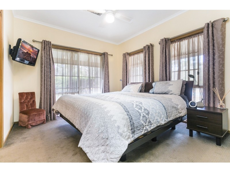 2 Railway Road, Rochester VIC 3561