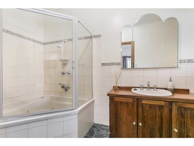 2 Railway Road, Rochester VIC 3561
