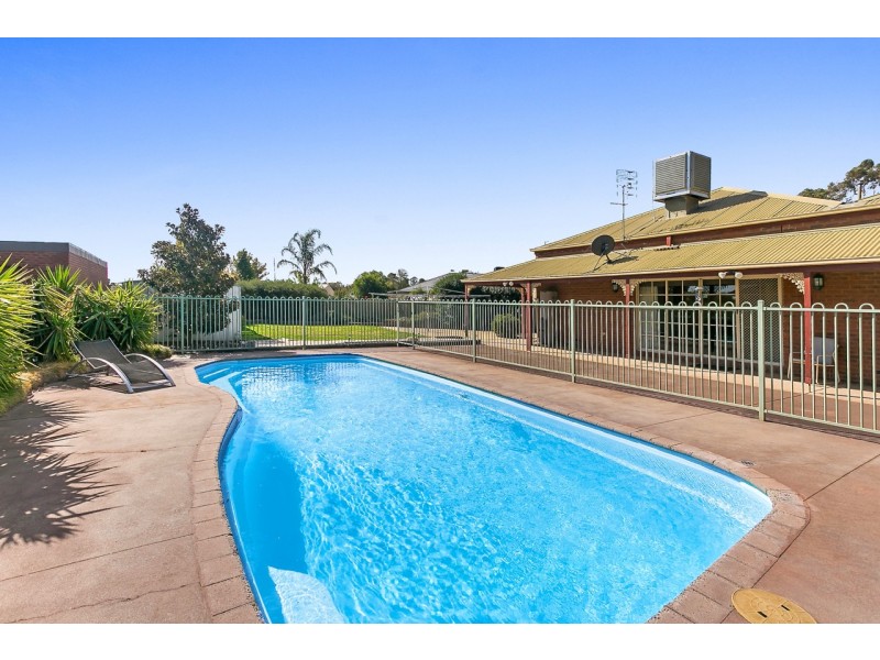 2 Railway Road, Rochester VIC 3561